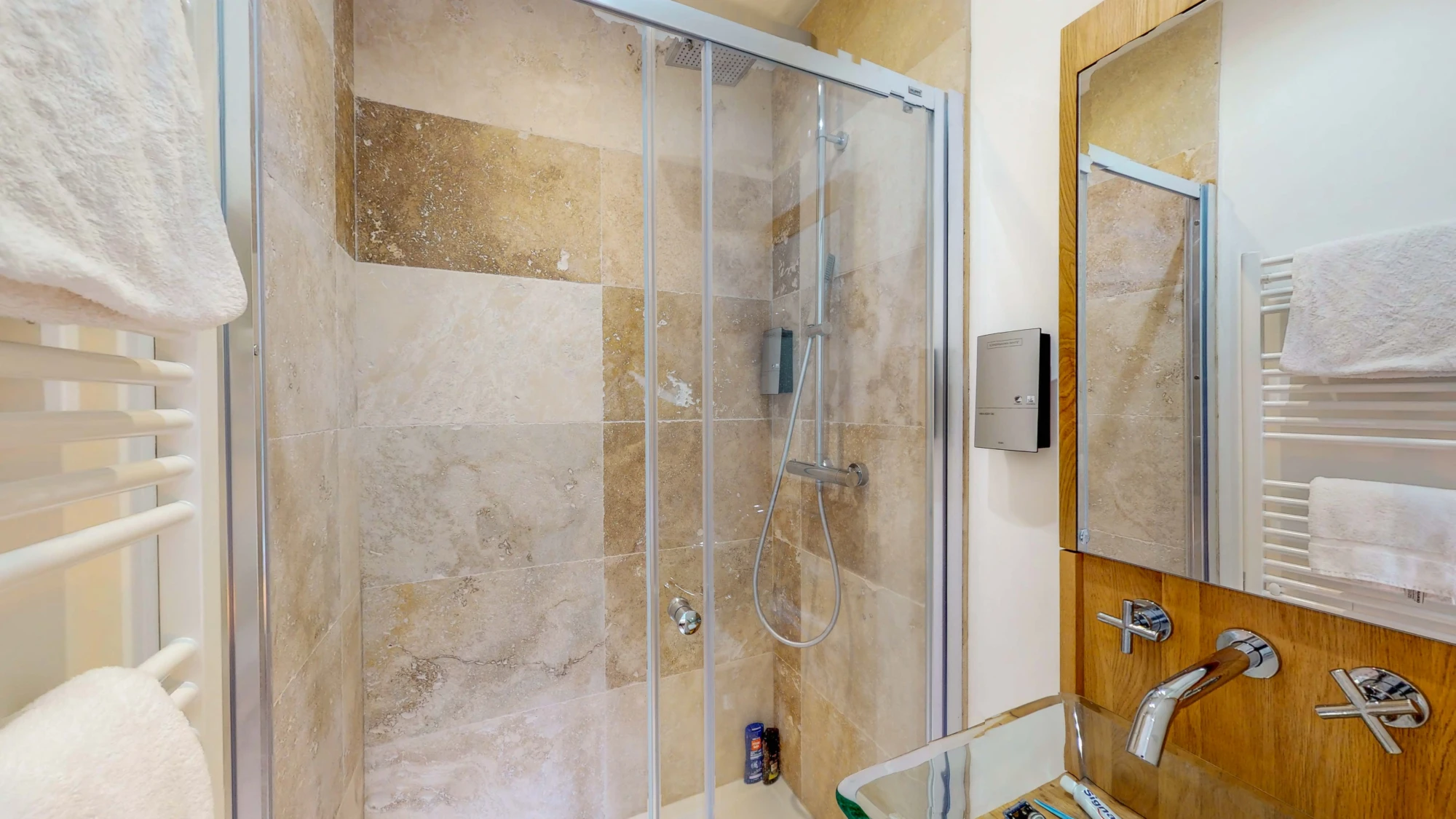 sdb chambre 223 yellow