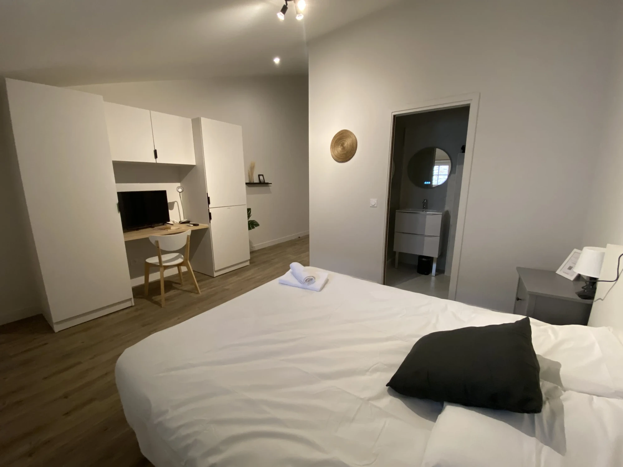 Chambre 12, #1. 