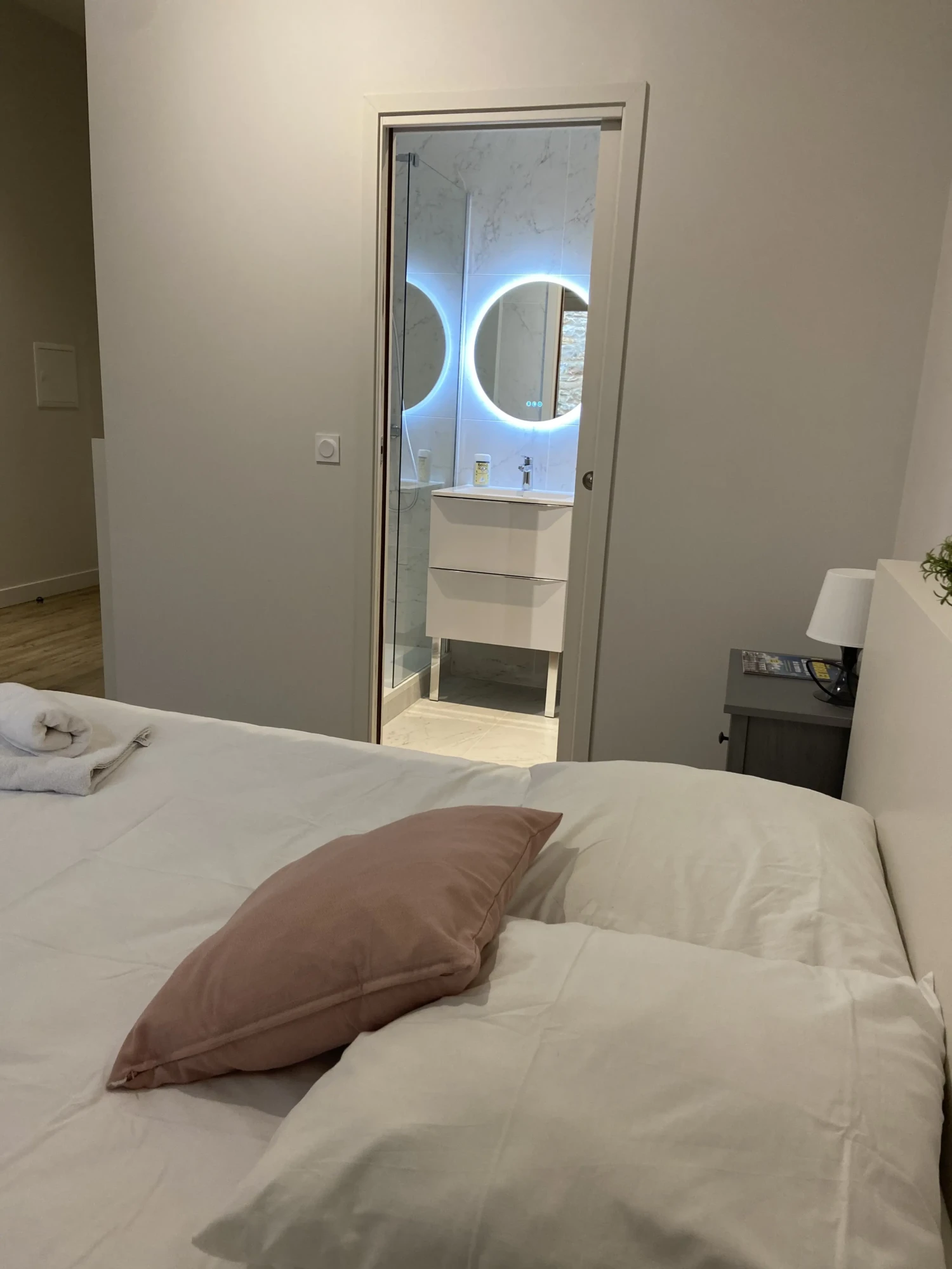 Chambre 4, #12.