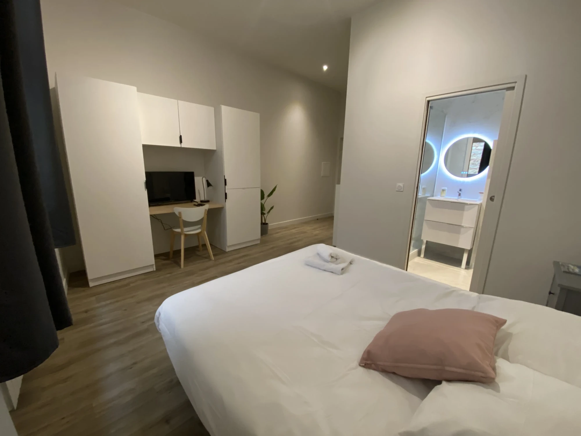 Chambre 5, #1.